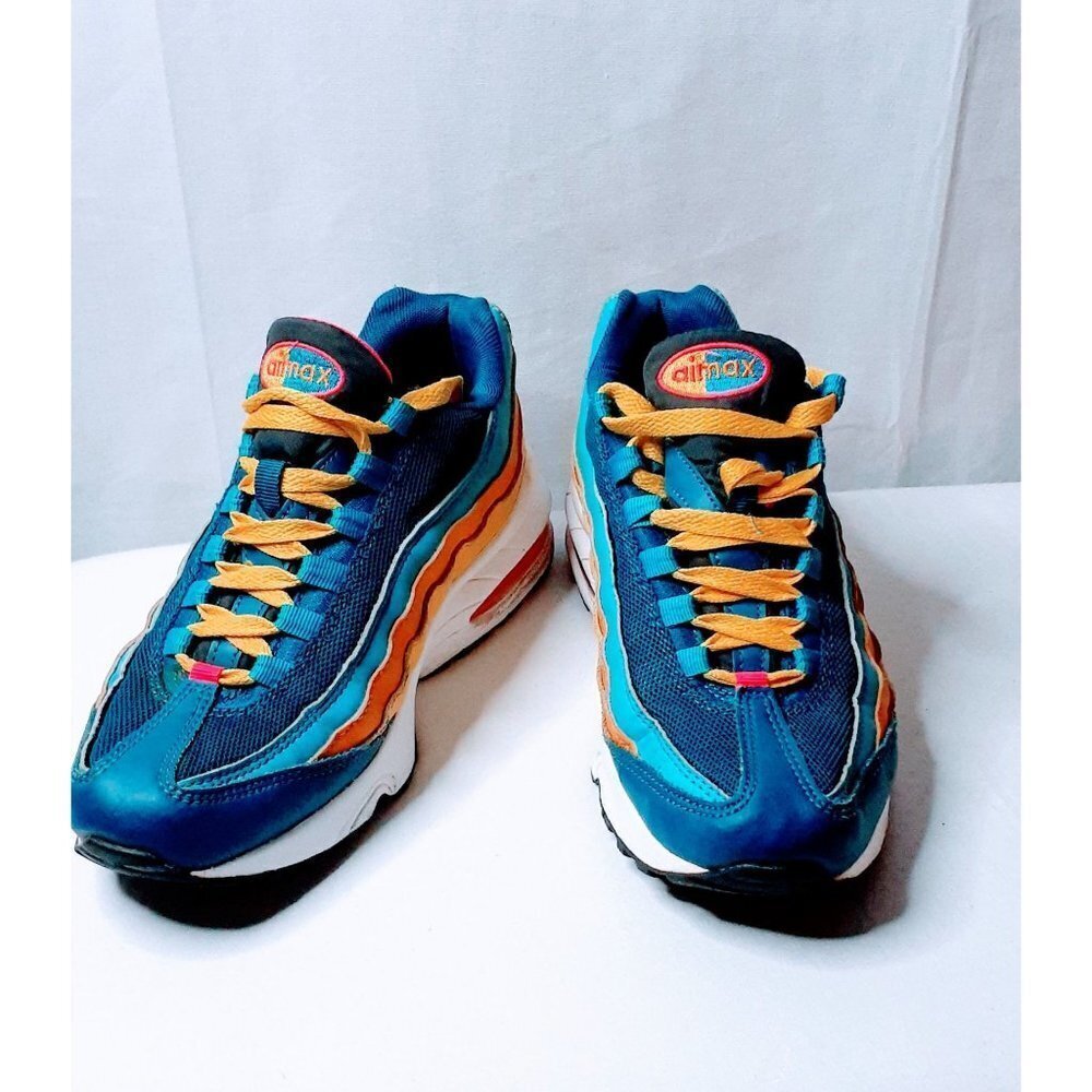 Nike Air Max 95 Big Kid's Sneakers - Picture 2 of 8